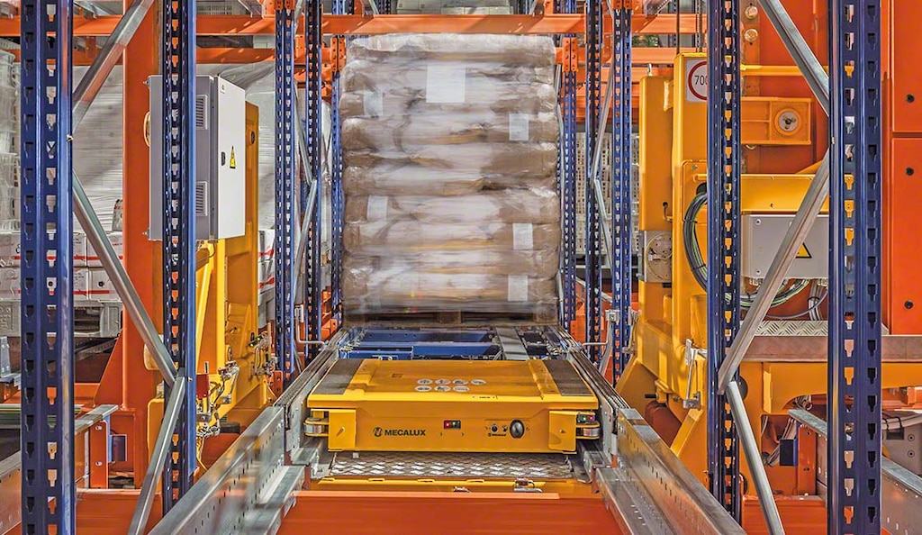 El Pallet Shuttle automático es un sistema de almacenamiento de alta densidad que incrementa la productividad de la bodega 