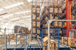 Los almacenes automáticos son un ejemplo de transformación digital en logística