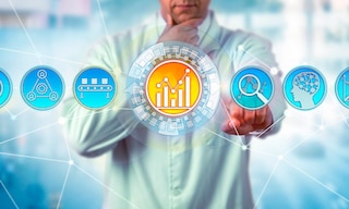 El análisis prescriptivo consiste en recopilar datos, recomendar acciones y prever el impacto de estas