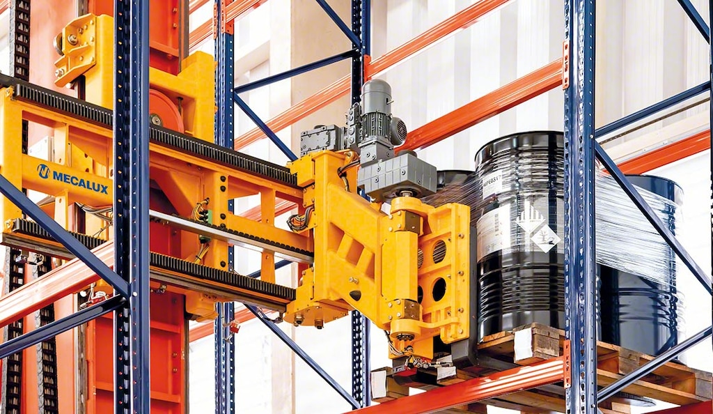 Bodega de materias primas de Aromaty Fragrances automatizado por Mecalux