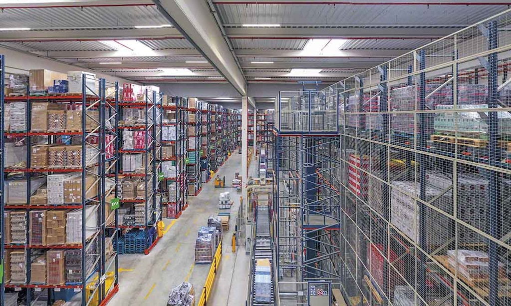 Los diferentes elementos que conviven en el centro logístico de Luís Simões han sido previamente diseñados al detalle para maximizar la productividad de la instalación