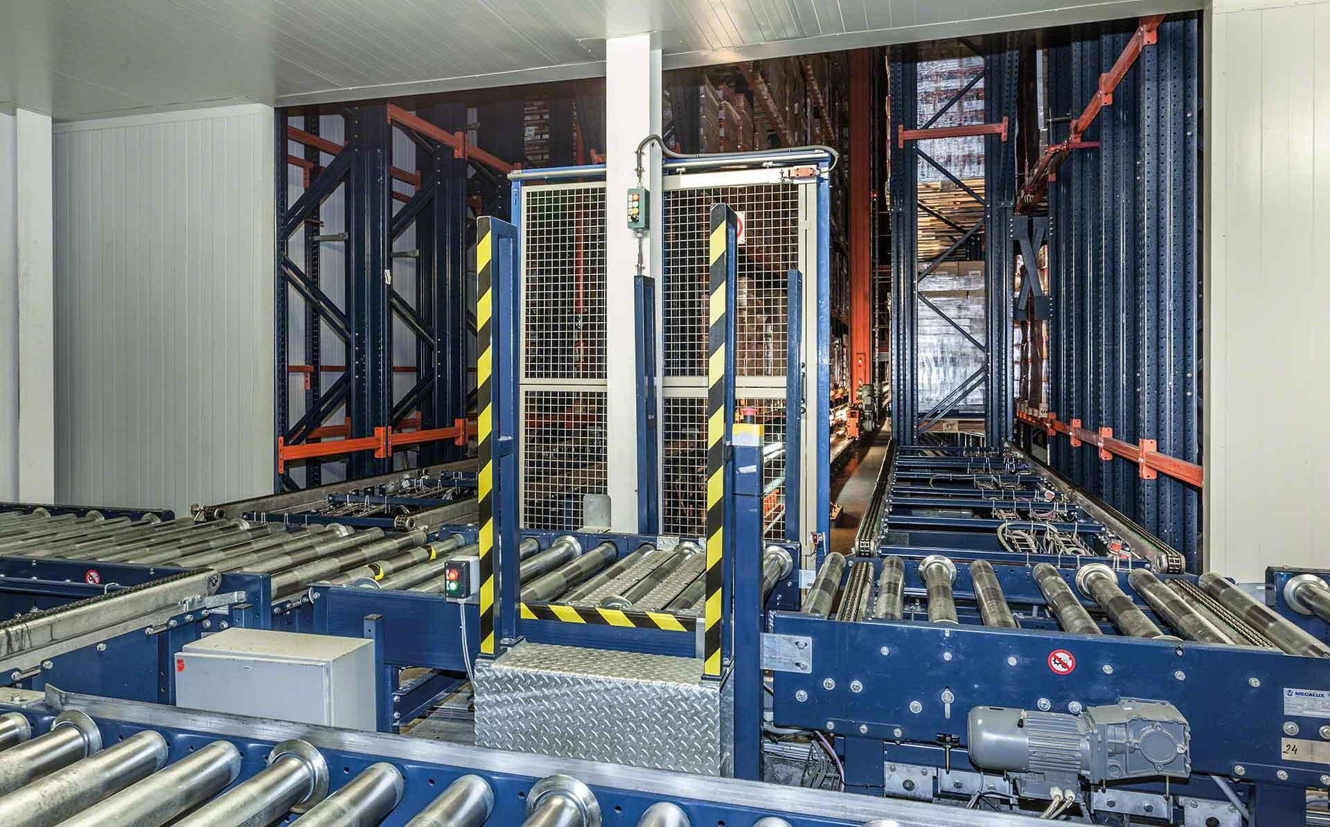 Circuito de transportadores y picking automático en la bodega de Delaviuda Circuito de transportadores y picking automático en la bodega de Delaviuda