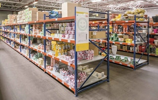 Las dark stores son grandes almacenes orientados al picking y que acostumbran a tener apariencia de supermercado