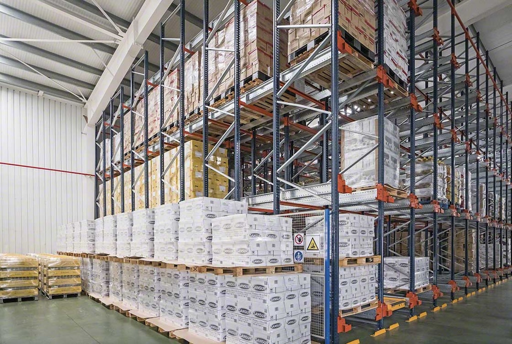 Estanterías compactas y Pallet Shuttle fue la solución para la bodega de Aceites Toledo Estanterías compactas y Pallet Shuttle fue la solución para la bodega de Aceites Toledo