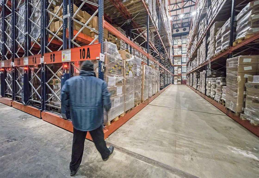 Los racks móviles son una opción muy utilizada en las bodegas dedicados a la logística del frío Los racks móviles son una opción muy utilizada en las bodegas dedicados a la logística del frío
