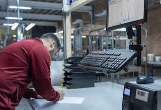 La aplicación de técnicas de mejora continua asegura la reducción de costos logísticos y el aumento de la productividad en la bodega