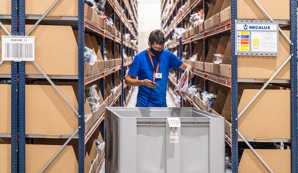 El picking es una de las operativas donde más importancia tiene la ergonomía en bodegas