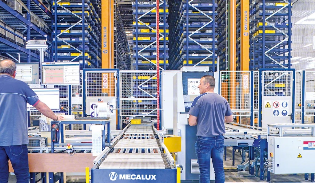 Un transelevador para cajas agiliza el transporte de mercadería a las estaciones de picking