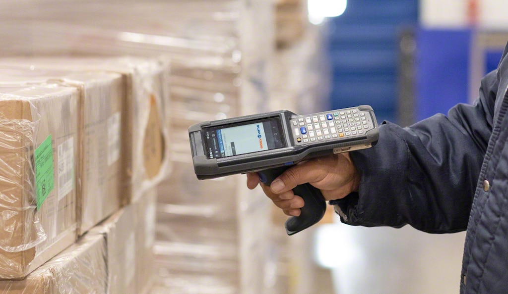 Un sistema de gestión de bodegas se conecta al terminal de radiofrecuencia para agilizar la recepción de mercaderías