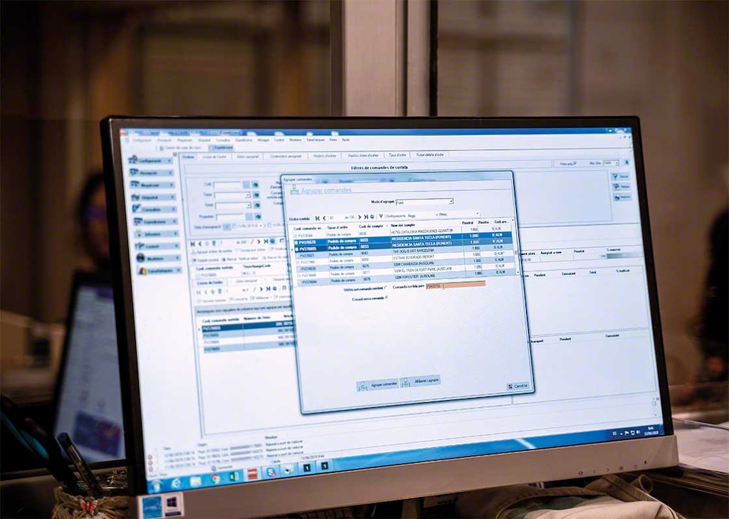 El software de gestión de almacenes es un ejemplo de tecnología que facilita la transformación digital en logística