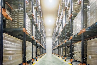 El stock mínimo asegura la continua reposición de mercancías