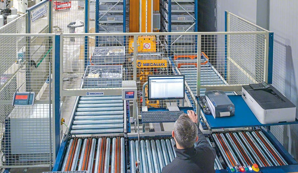 La torre de control en la supply chain se conecta con el sistema de gestión de bodegas para controlar el stock