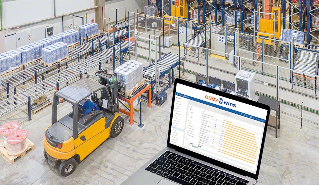 La torre de control se integra con un sistema como el WMS para monitorizar el rendimiento en tiempo real de la bodega