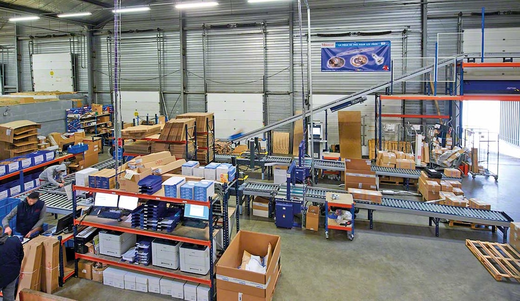 El circuito de transportadores de C.D.A.L conecta la bodega con la zona de despachos