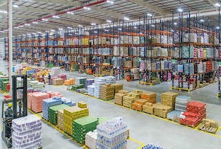 La unitarización tiene lugar las recepciones y las expediciones de una bodega
