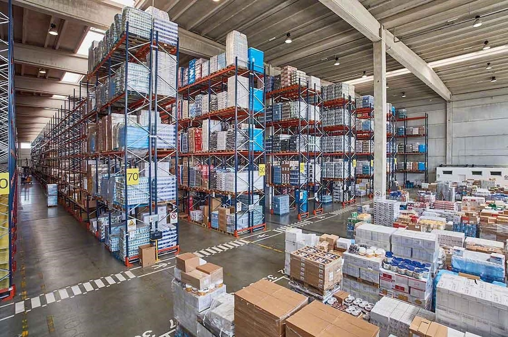 La enorme variedad de productos añade complejidad a la gestión de stock en la bodega La enorme variedad de productos añade complejidad a la gestión de stock en la bodega