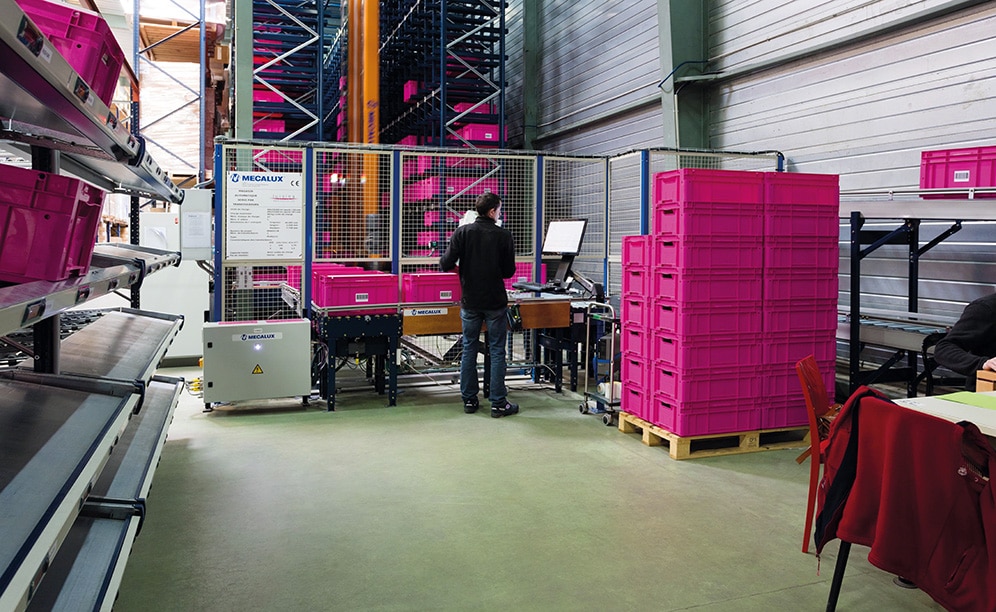 En el miniload automático de SCD Luisina se almacenan más de 4.000 cajas con los productos de medianas y pequeñas dimensiones