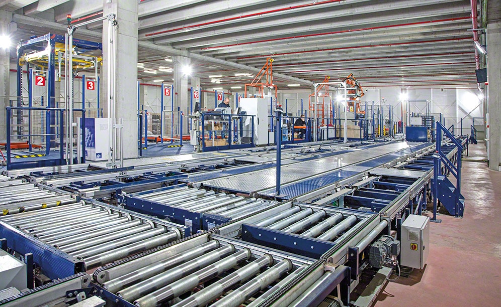 Mecalux implanta una bodega automática, centralizando las operaciones logísticas Mecalux implanta una bodega automática, centralizando las operaciones logísticas