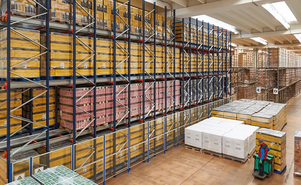 Bodega de gran capacidad de almacenaje del operador logístico Logistic Net