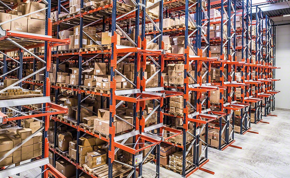 Mecalux ha instalado racks selectivos en el centro logístico Côté Table que tiene una capacidad de almacenaje superior a los 19.600 pallets