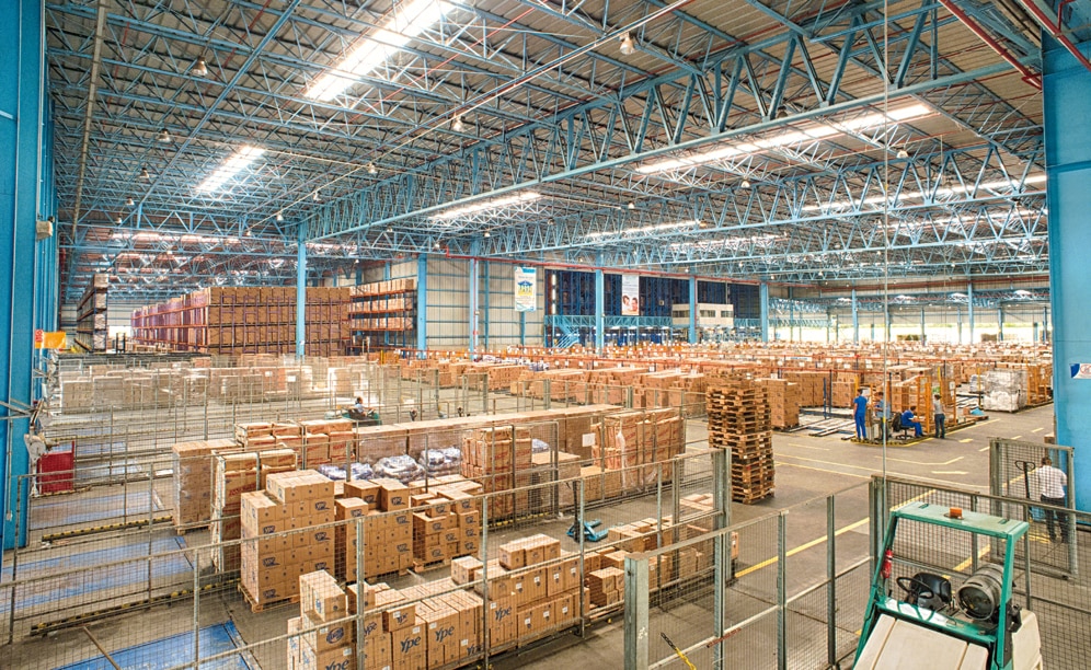 La empresa brasileña Ypê mejora su productividad gracias a una gran bodega automática con una amplia zona de preparación de pedidos La empresa brasileña Ypê mejora su productividad gracias a una gran bodega automática con una amplia zona de preparación de pedidos