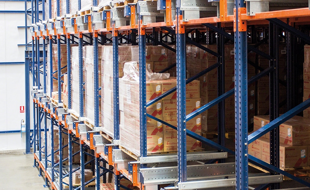 La farmacéutica Medifarma construye en Lima una bodega autoportante formado por rack penetrable con Pallet Shuttle para respaldar su crecimiento continuo La farmacéutica Medifarma construye en Lima una bodega autoportante formado por rack penetrable con Pallet Shuttle para respaldar su crecimiento continuo