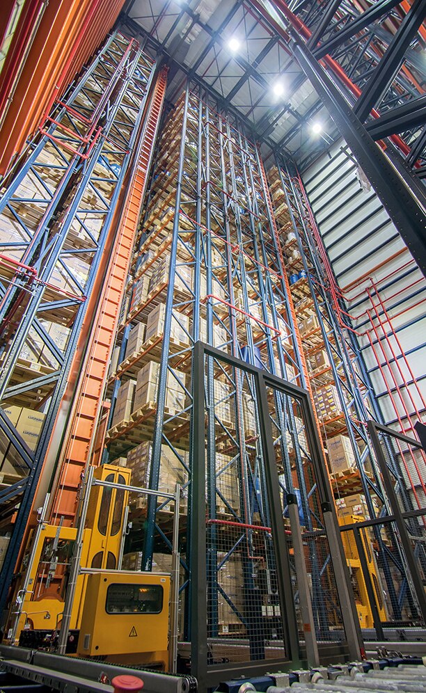 La bodega de Mega Pharma tiene una operativa completamente automática y proporciona un flujo constante de movimientos de acuerdo con las necesidades de la empresa