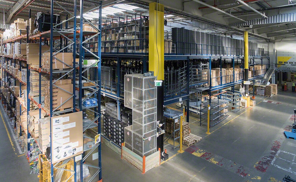 Con capacidad para 35.000 pallets, el centro logístico del operador y distribuidor 3LP se convierte en uno de los más grandes y eficientes de Polonia Con capacidad para 35.000 pallets, el centro logístico del operador y distribuidor 3LP se convierte en uno de los más grandes y eficientes de Polonia