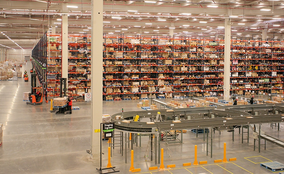 Mecalux ha suministrado a la cadena de supermercados SMU una bodega de grandes dimensiones con capacidad para cerca de 47.000 pallets