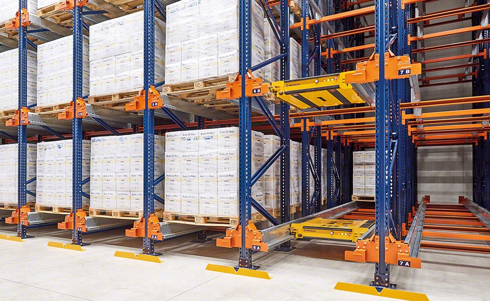 Un fabricante italiano de mantequilla aumenta su eficiencia con la instalación de dos cámaras de congelación con el sistema compacto Pallet Shuttle Un fabricante italiano de mantequilla aumenta su eficiencia con la instalación de dos cámaras de congelación con el sistema compacto Pallet Shuttle