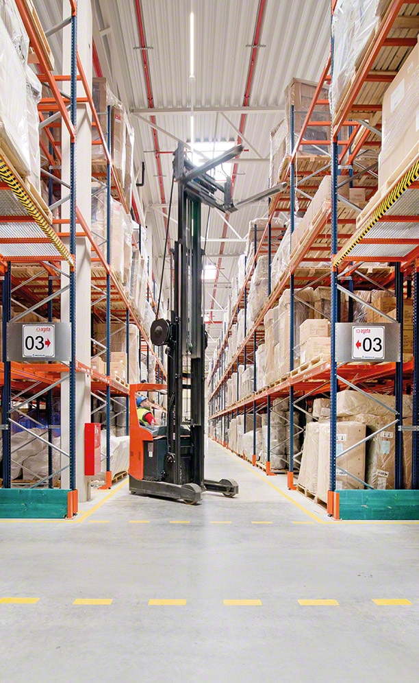 The extendable forks reach the second pallet of each location