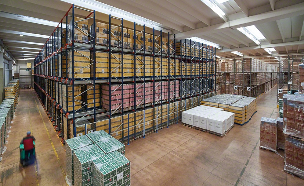 Una bodega de operador logístico con capacidad para más de 3.000 pallets