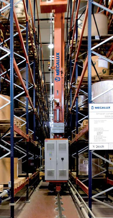 Bodega automatizada de bobinas de papel.
