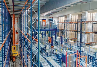 Different automated systems work in a robotized warehouse Different automated systems work in a robotized warehouse