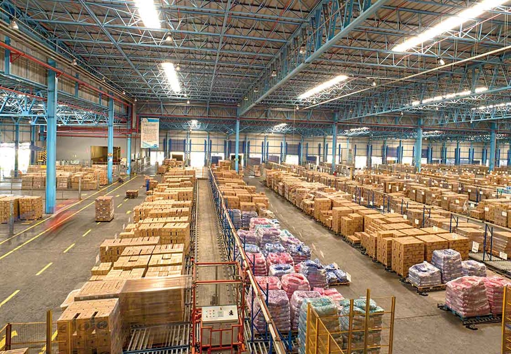 La consolidación de mercaderías es una estrategia encaminada a optimizar el espacio de almacenaje La consolidación de mercaderías es una estrategia encaminada a optimizar el espacio de almacenaje