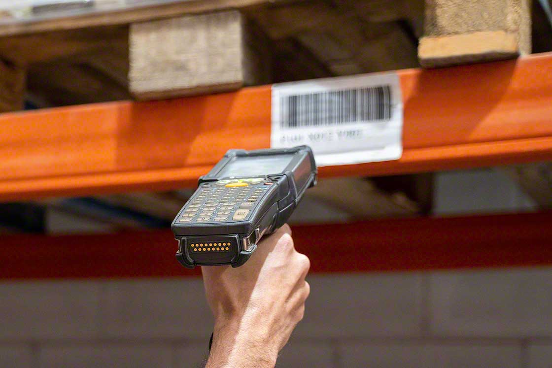 Los terminales de radiofrecuencia son usados para hacer inventarios en la bodega