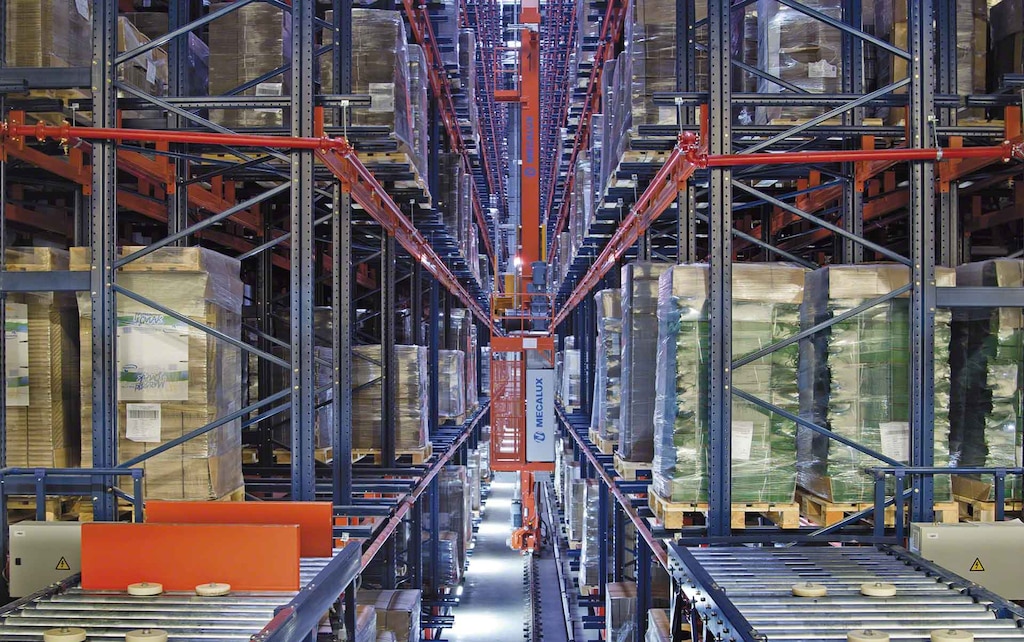 La bodega de WOK está dirigido por el sistema de gestión Easy WMS de Mecalux