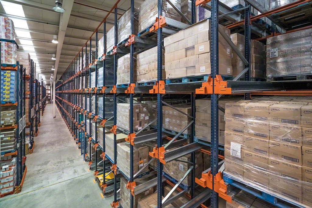 Estanterías compactas para las referencias A en la bodega de Marvimundo Estanterías compactas para las referencias A en la bodega de Marvimundo