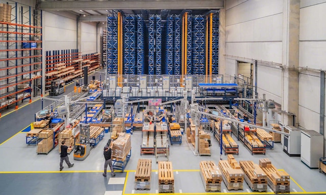 Bodega automática de Hispanox en Barcelona con tornillos y tuercas