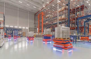 Los robots móviles autónomos agilizan el movimiento automático de cargas