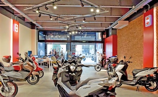 Concesionario de Grupo Motos Bordoy en la calle Balmes de Barcelona