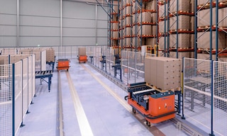 Velocidad y precisión en el movimiento de mercaderías con las electrovías a suelo