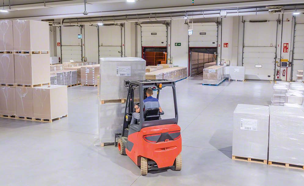 Los operarios de Zacaris preparan 3.000 pedidos online al día
