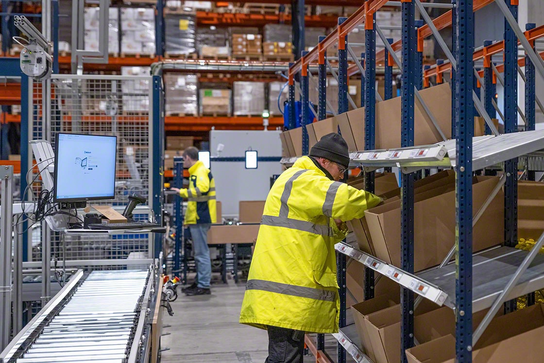 Jung Logistique almacena automáticamente artículos de pequeñas dimensiones