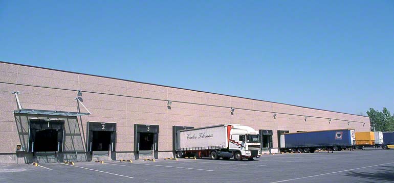 Muelles con acceso directo al interior de la bodega