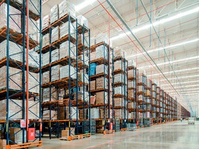 Nueva bodega con rack selectivo para Armazém Mateus Nueva bodega con rack selectivo para Armazém Mateus